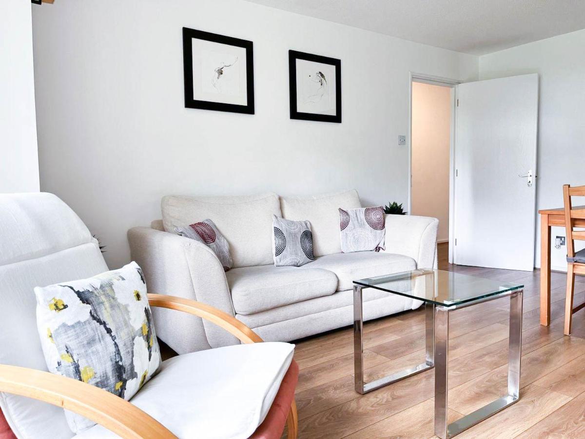 Lovely 2 Bedroom Flat With Free Parking, Great Transport Links To Central London, The Excel Centre, Canary Wharf And The O2! Kültér fotó