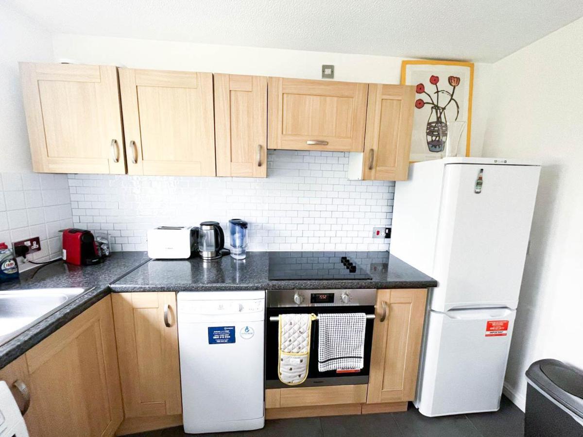 Lovely 2 Bedroom Flat With Free Parking, Great Transport Links To Central London, The Excel Centre, Canary Wharf And The O2! Kültér fotó