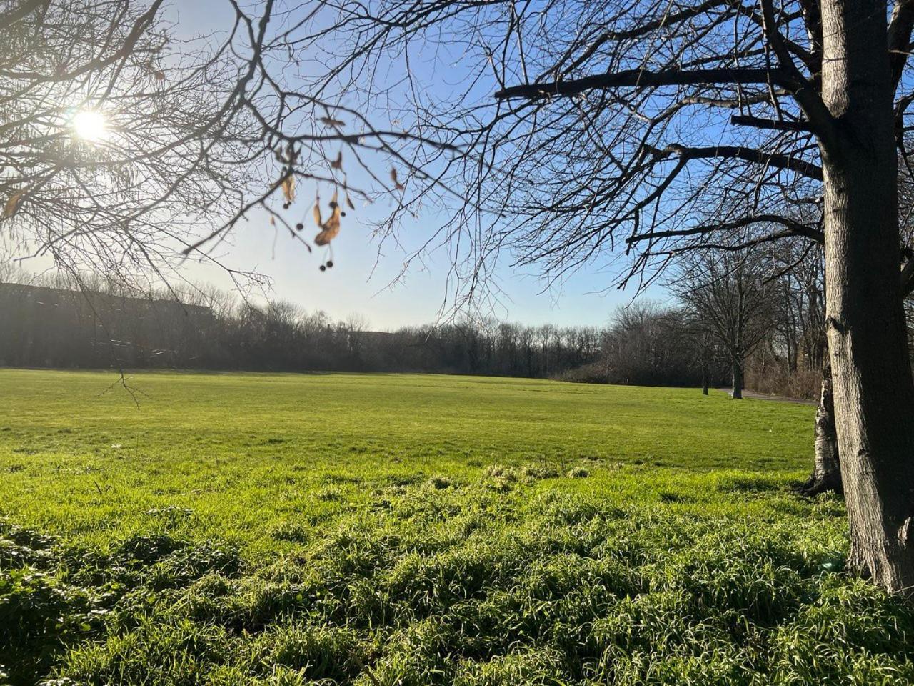Lovely 2 Bedroom Flat With Free Parking, Great Transport Links To Central London, The Excel Centre, Canary Wharf And The O2! Kültér fotó